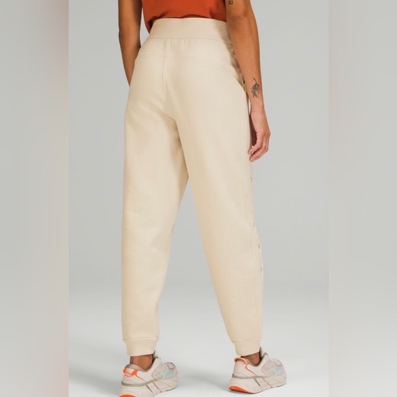 NWT Lululemon Braided Detail HR Joggers Size 6 Cream Color - Picture 6 of 16